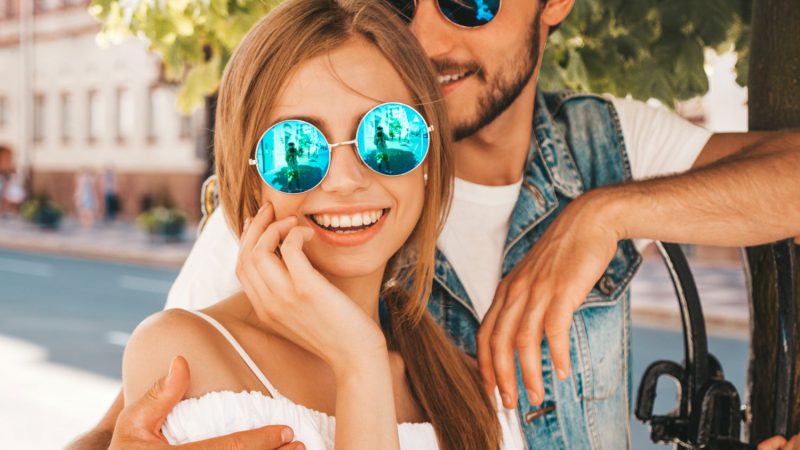 Szykowna ochrona przed promieniami słonecznymi – Eleganckie okulary Prada