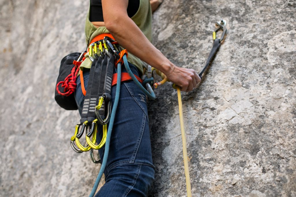Wspinaczka górska to pasjonujące i ekscytujące hobby, które przyciąga coraz większą liczbę entuzjastów